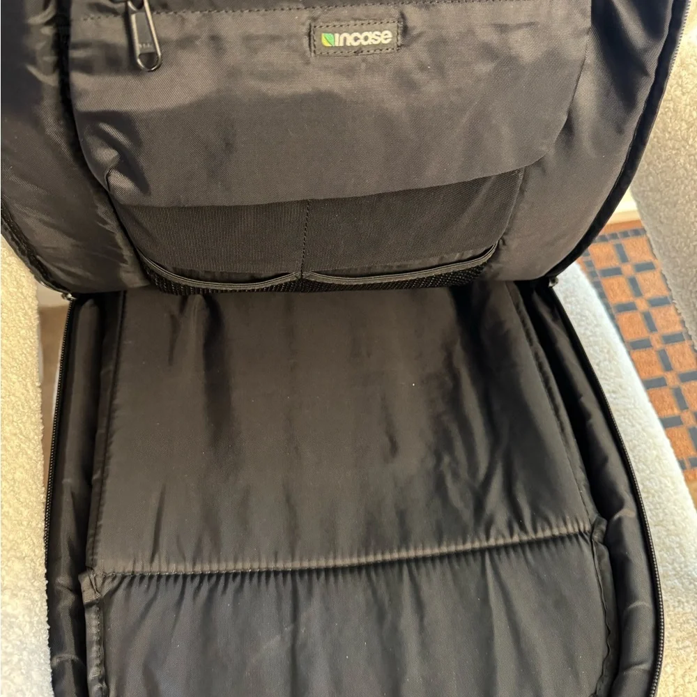 Incase Black Backpack Top Pouch Travel Crossbody Strap Green Eco Full Zip
